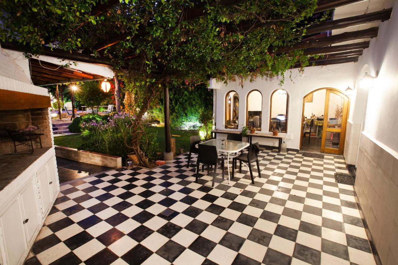 Posada De Rosas Mendoza Exterior photo
